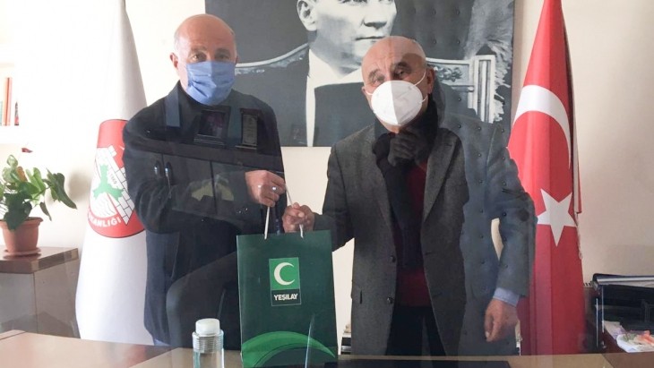 1-7 Mart Yeşilay Haftası etkinlikleri kapsamında, Yeşilay Tirebolu temsilcisi belediye meclis üyemiz sayın Halil Kadıoğlu, Başkanımız sayın Burhan Takır'ı ziyarete geldiler.