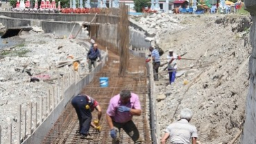 Barabut Mevkii'nde yıkılan duvar ve büz'ün çalışmaları