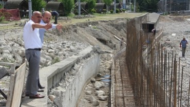 Barabut Mevkii'nde yıkılan duvar ve büz'ün çalışmaları